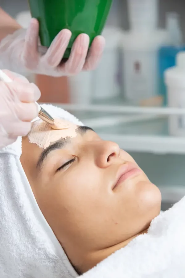 Zabieg Ferulac Peel Booster System w klinice DermaElite w Lesznie