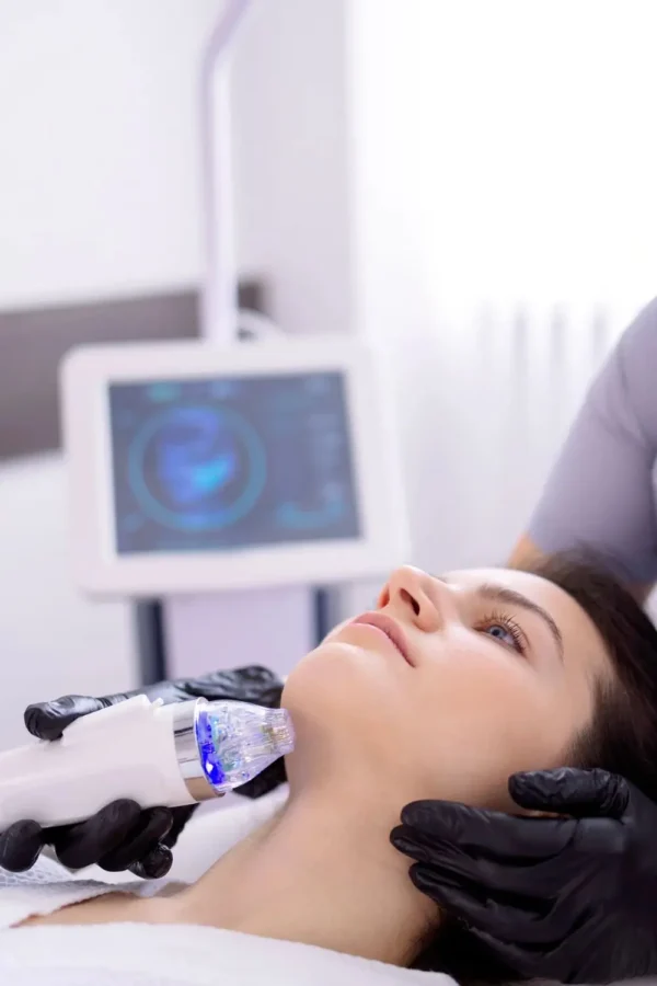 RF radiofrekwencja mikroigłowa w klinice DermaElite w Lesznie